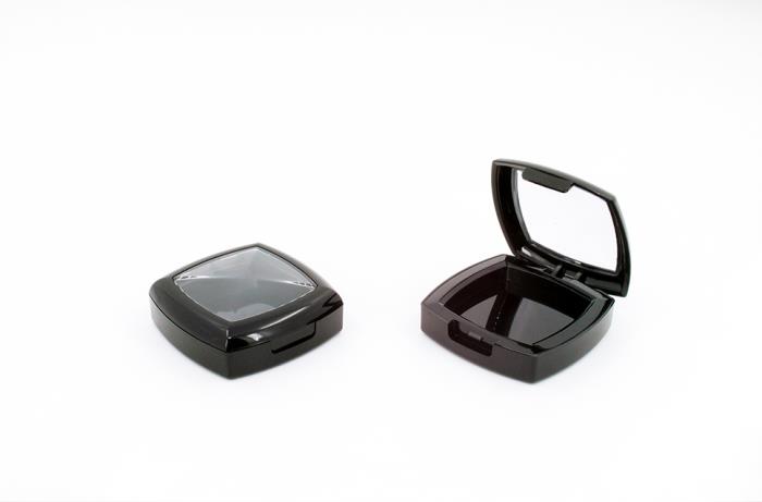Cosmetic compact with clear window